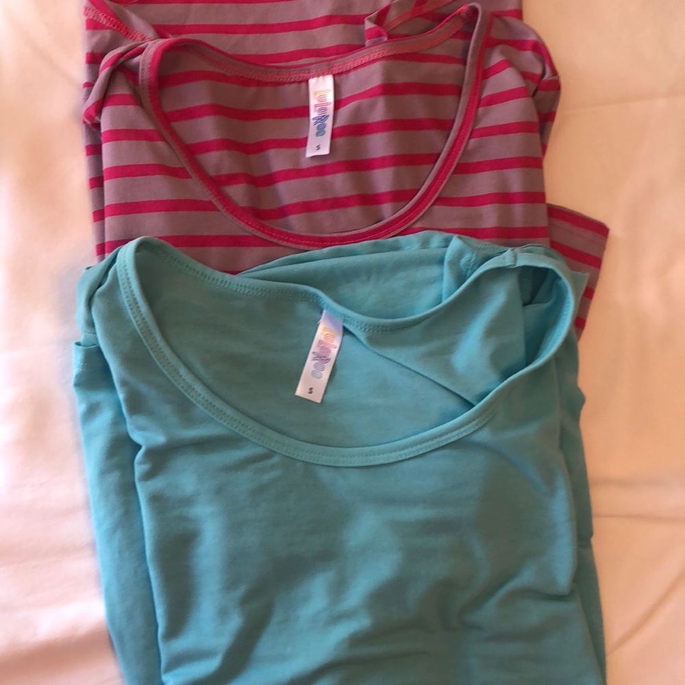2 LuLaRoe lynnae shirts
